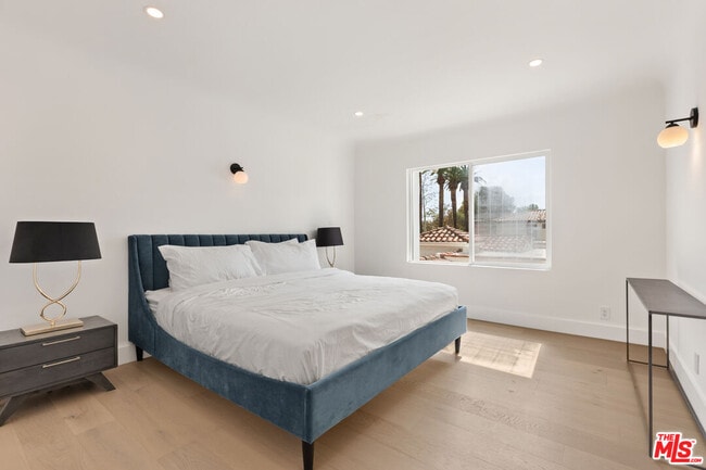 Building Photo - 545 N La Jolla Ave