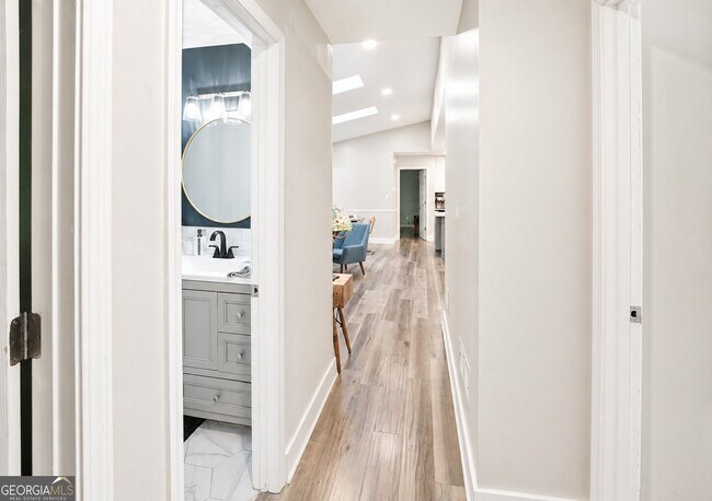 Building Photo - 135 Summer Brooke