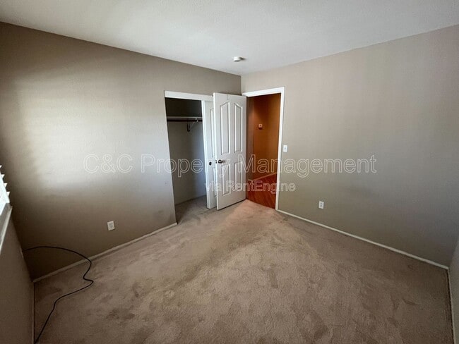 Building Photo - 1050 Colonial Ct