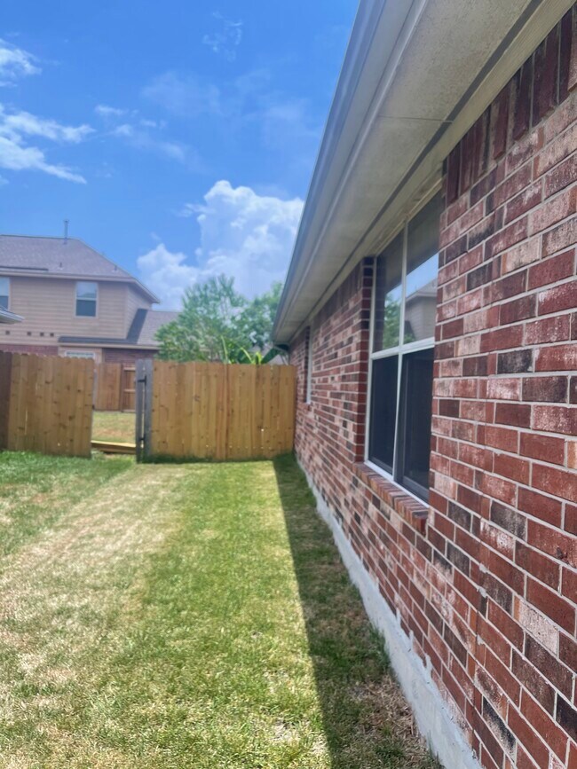 Building Photo - 6810 Atasca Creek Dr
