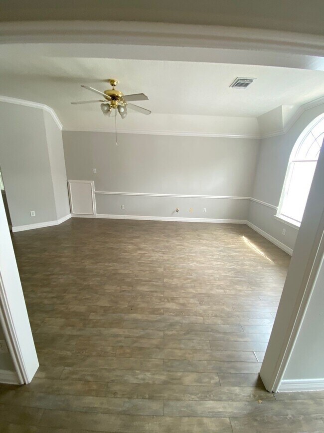 Building Photo - 1803 Red Bud Ln