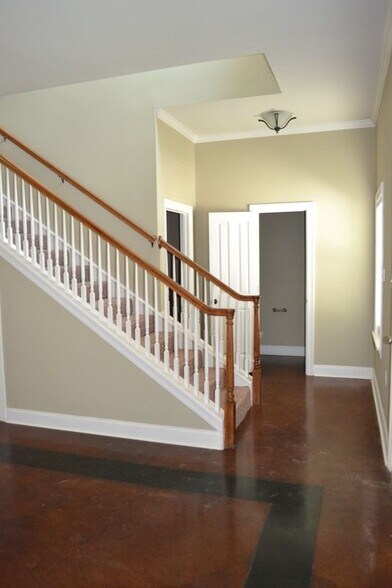 Building Photo - 12334 Village Maison Dr