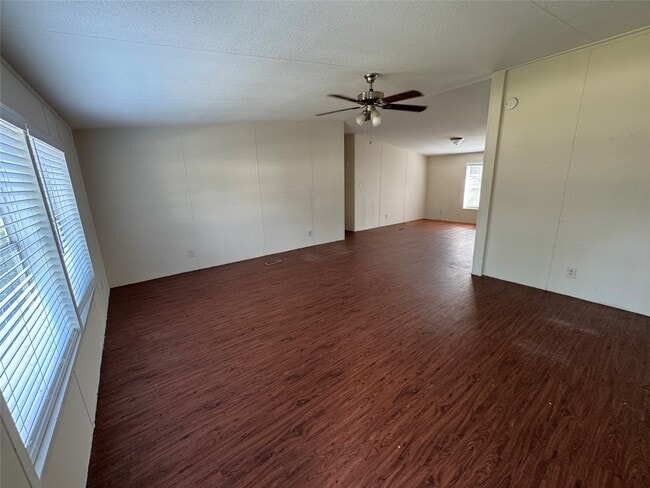 Building Photo - 146 Carmen Blvd