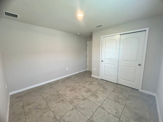 Building Photo - Spacious & Modern 3 Bed, 2 Bath in NW Cape...