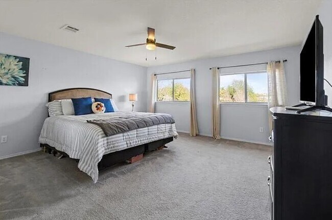 Building Photo - 4515 Cottonwood St