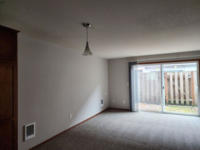 Building Photo - Townhouse in Newberg