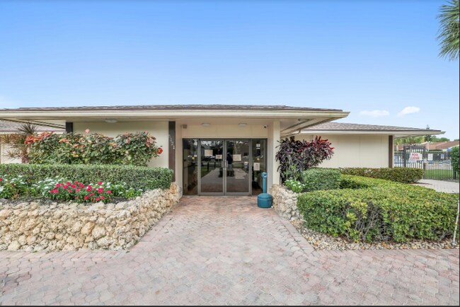 Building Photo - 5160 Las Verdes Cir