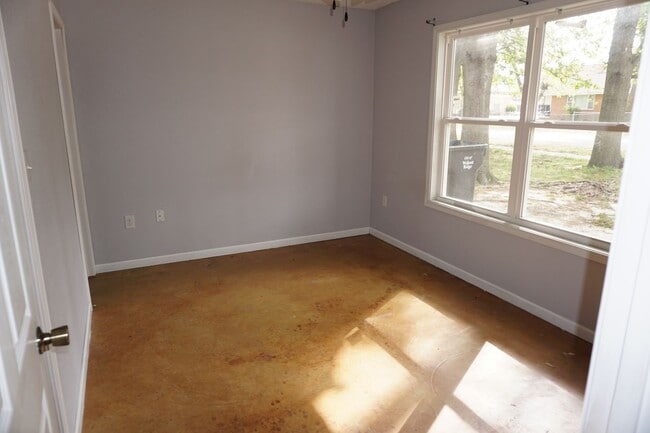 Building Photo - 314 SW 3rd St