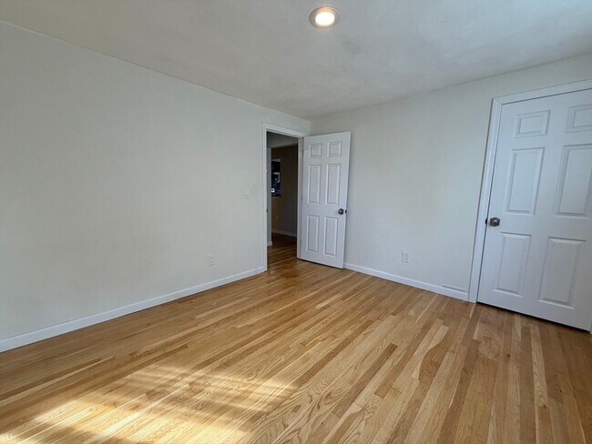 Building Photo - 39 Townly Rd