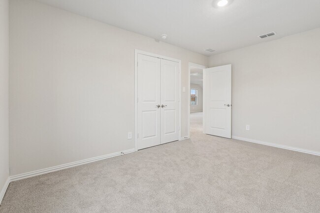 Building Photo - 702 Dotty Dr