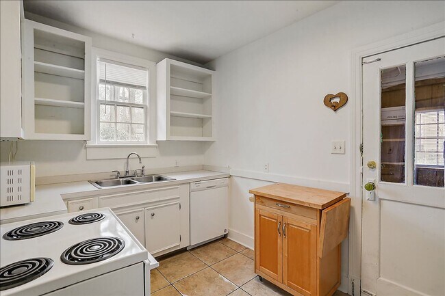 Building Photo - 1608/10 Saint Mary Street