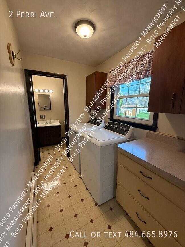 Building Photo - 2 Perri Ave