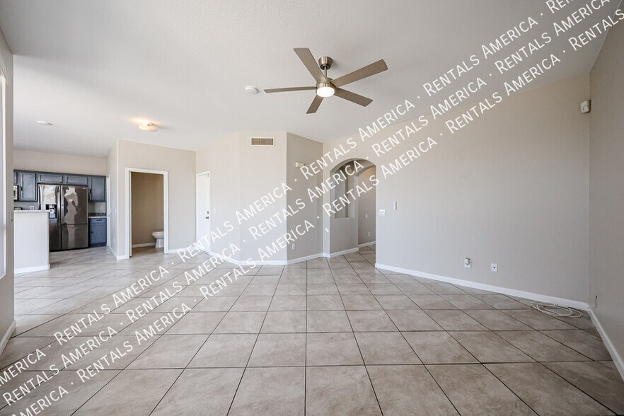 Building Photo - 3825 S 60th Dr