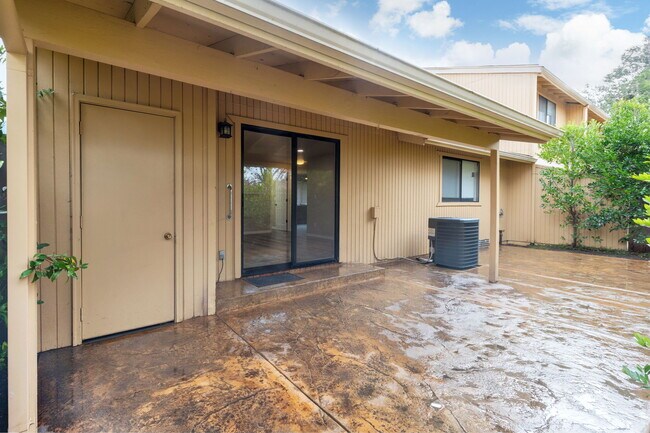 Building Photo - 1100 Excalibur Dr