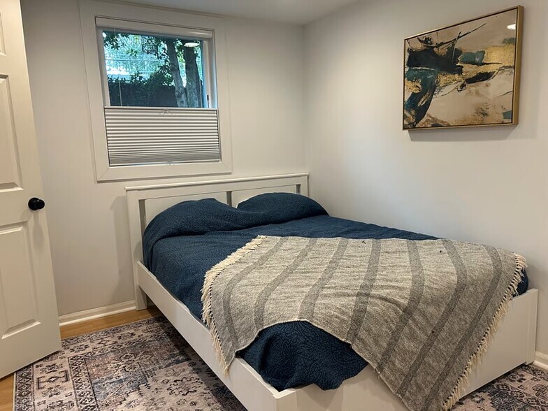 Building Photo - 632 NE Russell St