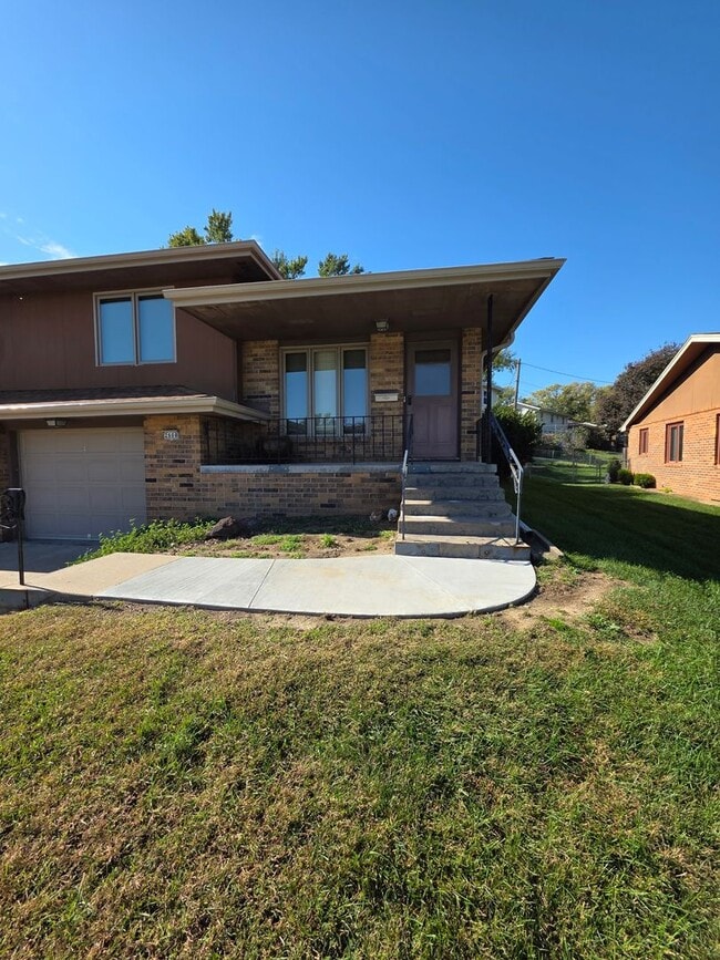 Primary Photo - Spacious 3 Bedroom Duplex! Available Now!