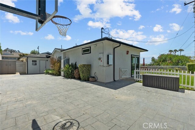 Building Photo - 321 Vía San Sebastian