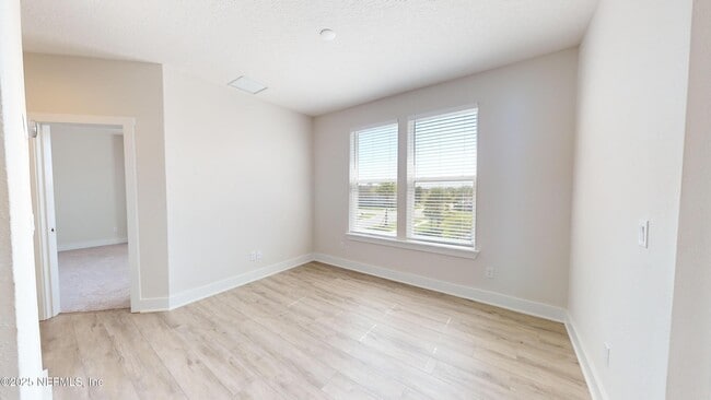 Building Photo - 14 Seaport Ln