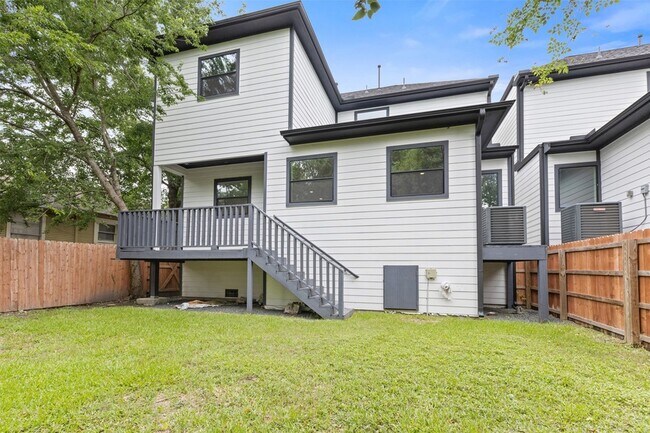 Building Photo - 806 E 39th St