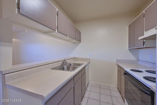 Building Photo - Eastside Condo