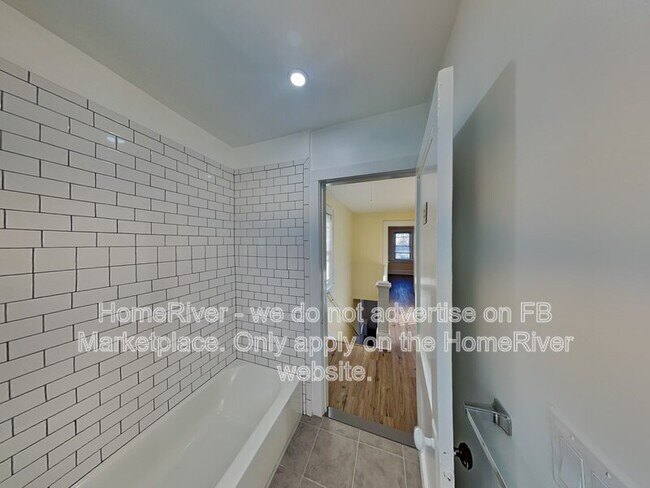 Building Photo - 289 Hilton Ave