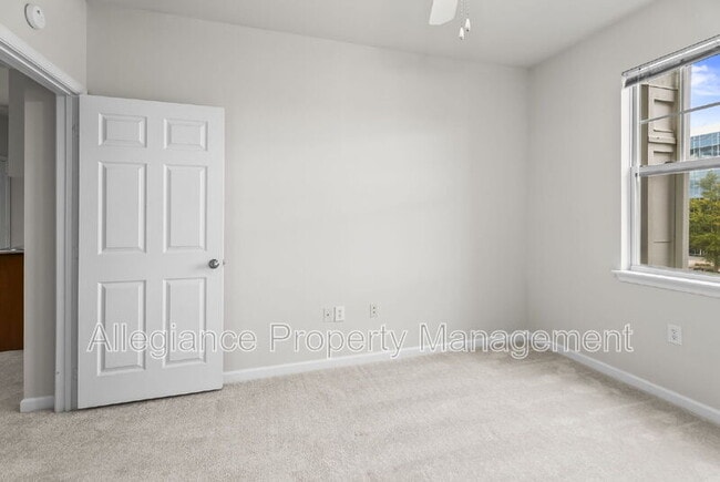 Building Photo - 12929 Centre Park Cir