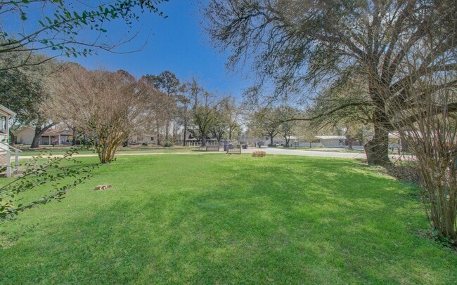 Building Photo - 15510 Cypress Garden Dr