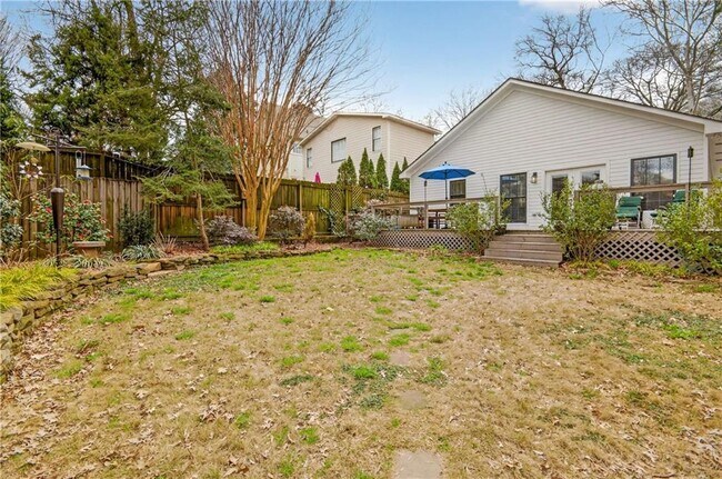 Building Photo - 865 Monroe Cir NE