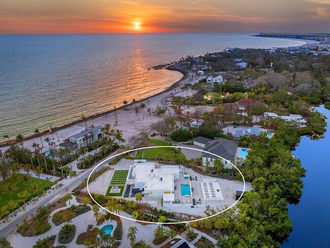 Building Photo - 7647 Sanderling Rd