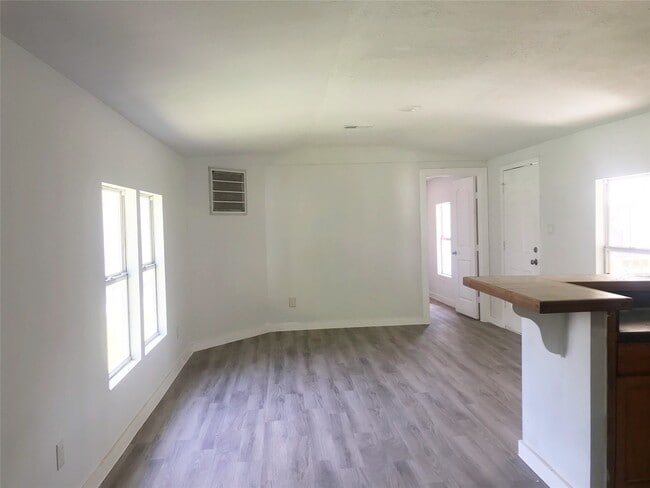 Building Photo - 3510 Fox Dr