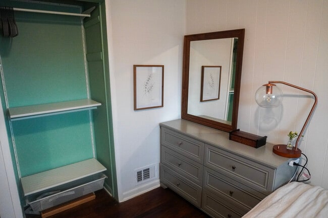 Building Photo - 10 Powhatton Dr