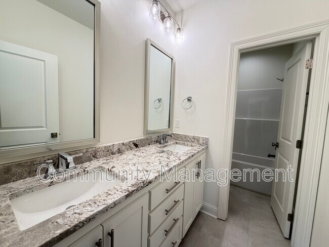 Building Photo - 3696 Waterbury Ave