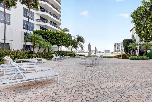 Building Photo - 3600 Mystic Pointe Dr