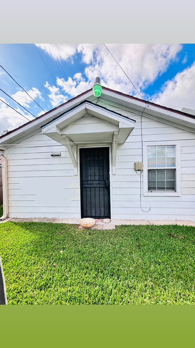 Building Photo - 7618 Linden St