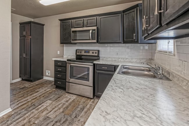 Building Photo - 1910 S 47th St