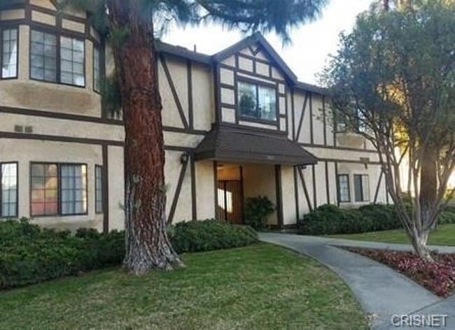 Primary Photo - Stunning West Hills 1+1 Upper Unit