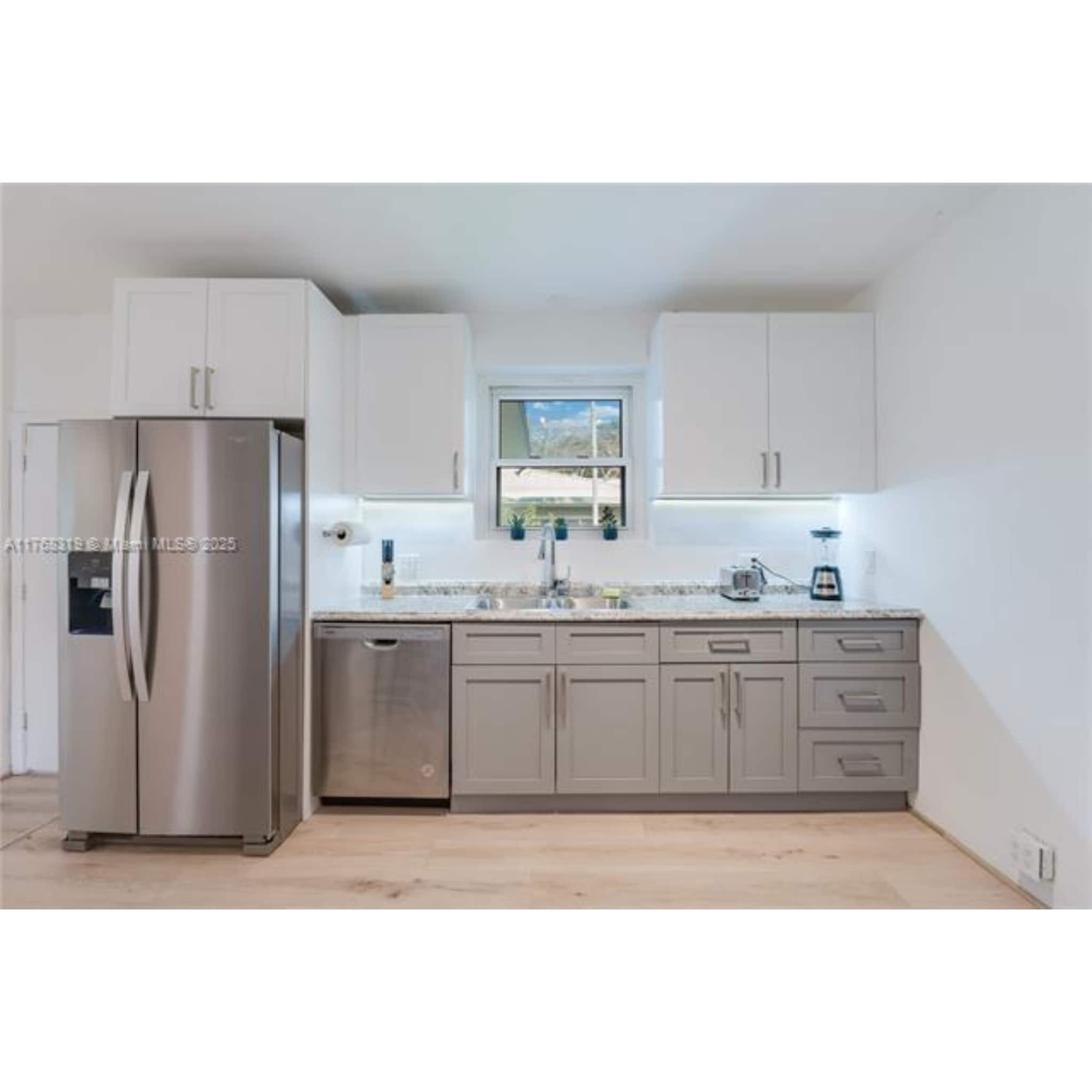 Building Photo - 820 SW 26th Rd