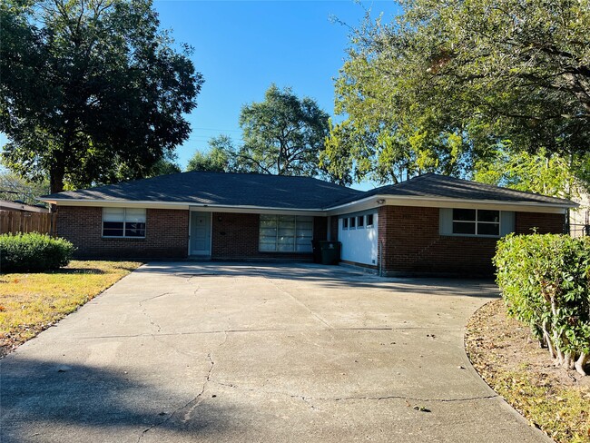 Building Photo - 5511 Willowbend Blvd