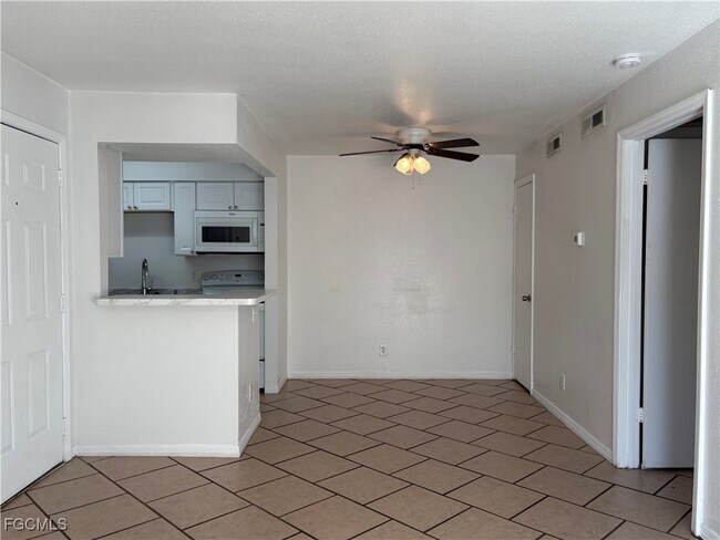 Building Photo - 2855 Winkler Ave