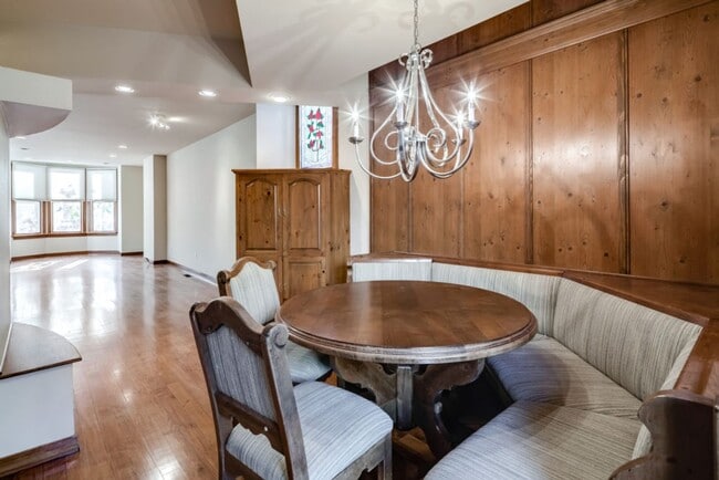 Building Photo - Spacious Three Bedroom Graduate Hospital Home w/ Roof Deck!