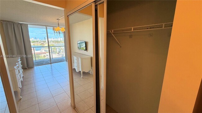 Building Photo - 1351 NE Miami Gardens Dr