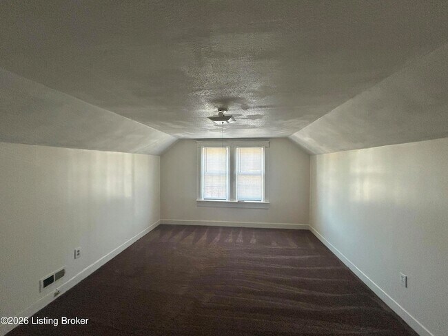 Building Photo - 402 Amy Ave