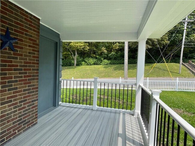 Building Photo - 1222 Hawley Ave