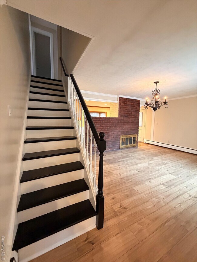 Building Photo - 12 Elves Ln