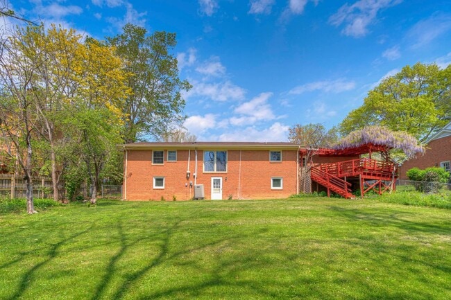 Building Photo - 507 Stonegate Dr