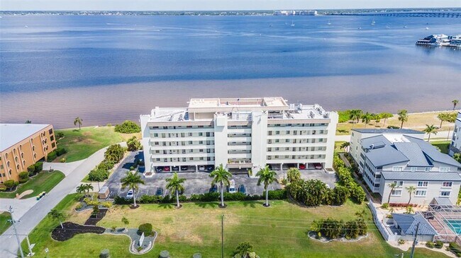 Building Photo - 1500 Park Beach Cir