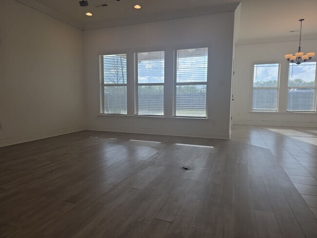 Building Photo - 228 Pumprock Dr