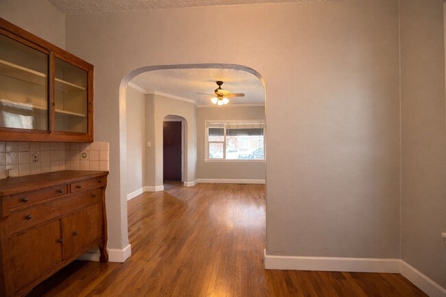 Building Photo - 309 W McLoughlin Blvd