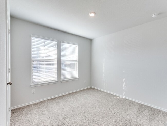 Building Photo - 528 Bronze Cir W