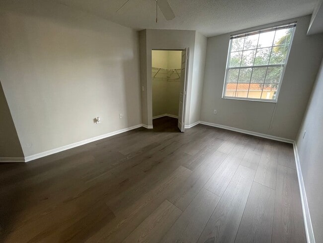 Building Photo - ANNUAL RENTAL - 1 BED / 1 BATH THE SANCTUA...
